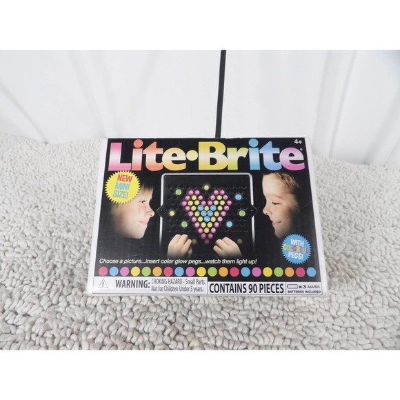 Hasbro Lite Brite Mini  Lite Board + 85 Pegs, New Sealed - Picture 2 of 4